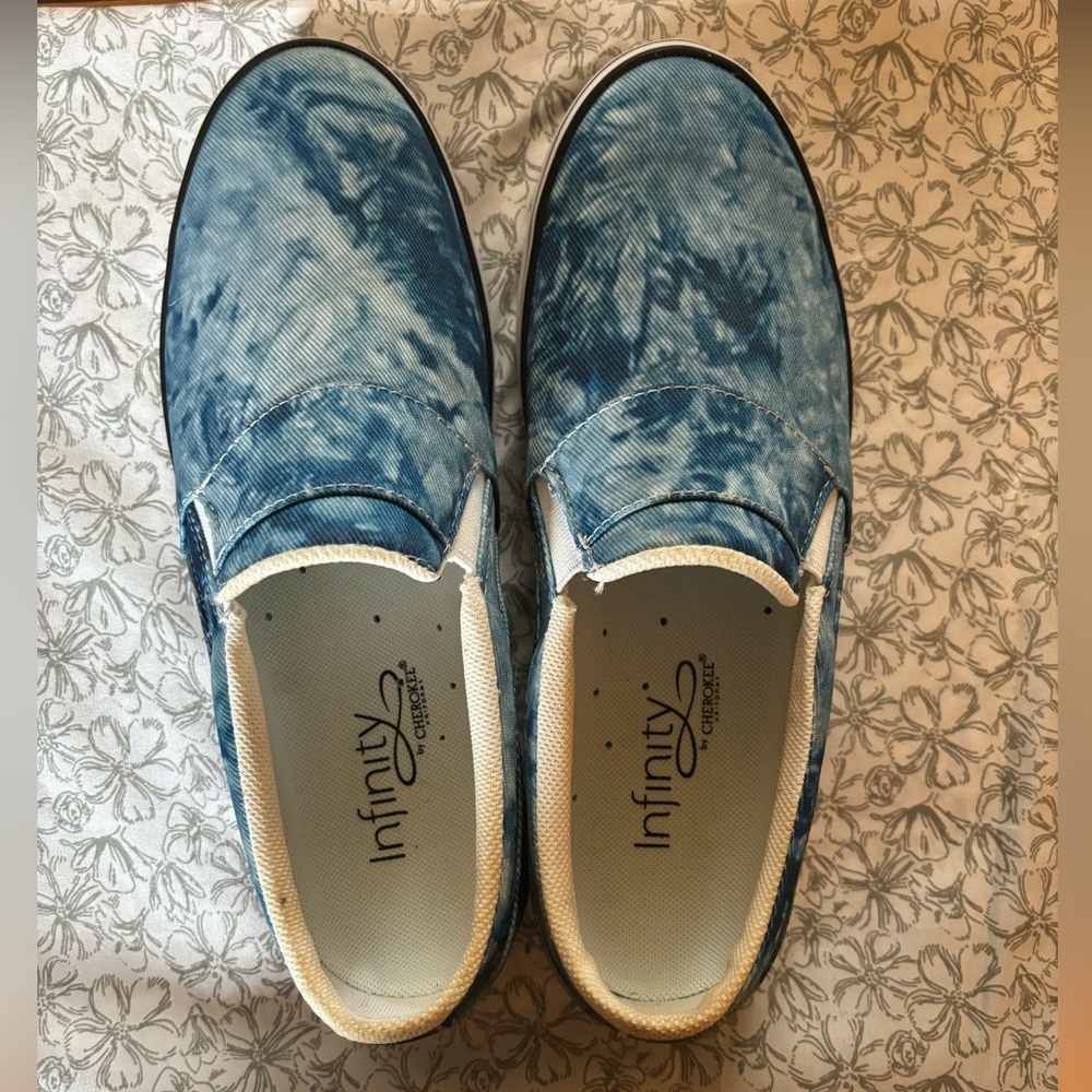 Infinity by Cherokee non-slip women’s shoes